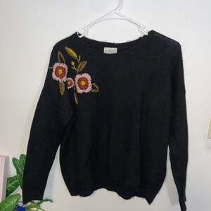 Silverflint Black Floral Embroidered Sweater Size Small